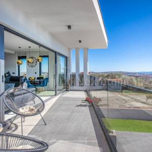 Ekskluzivna Vila s Bazenom na Bilom Brigu u Zadru