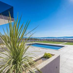 Ekskluzivna Vila s Bazenom na Bilom Brigu u Zadru