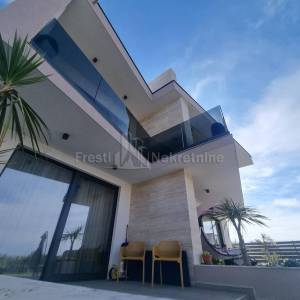 Ekskluzivna Vila s Bazenom na Bilom Brigu u Zadru