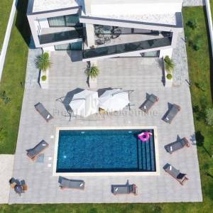 Ekskluzivna Vila s Bazenom na Bilom Brigu u Zadru