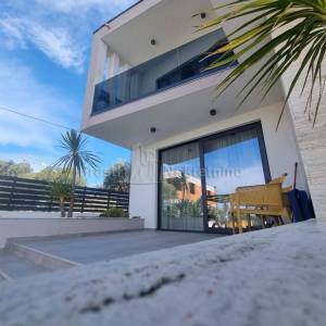 Ekskluzivna Vila s Bazenom na Bilom Brigu u Zadru