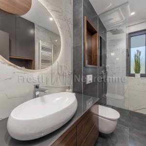 Ekskluzivna Vila s Bazenom na Bilom Brigu u Zadru