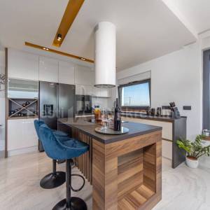 Ekskluzivna Vila s Bazenom na Bilom Brigu u Zadru