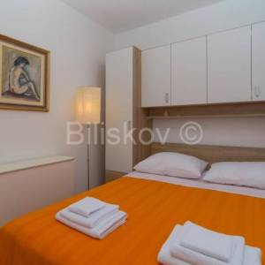 Ekskluzivno, okolica Trogira, kuća na samome moru, prodaja