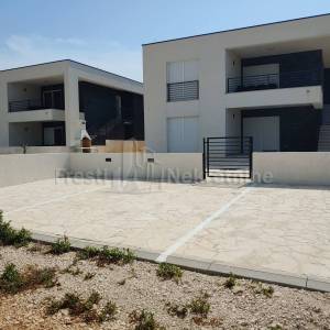 *EKSKLUZIVNO PRAVO POSREDOVANJA, RAŽANAC, KUĆA 142m2, OTVOREN  POGLED!