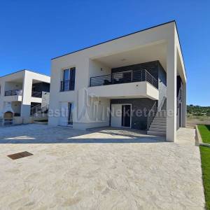 *EKSKLUZIVNO PRAVO POSREDOVANJA, RAŽANAC, KUĆA 142m2, OTVOREN  POGLED!