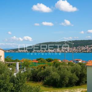 Elegantno uređen stan u Trogiru s pogledom na more