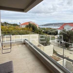 Elegantno uređen stan u Trogiru s pogledom na more