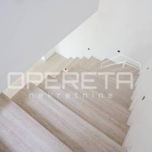 Energetski učinkovita moderna oaza u Ninu s bazenom i saunom, stan A2