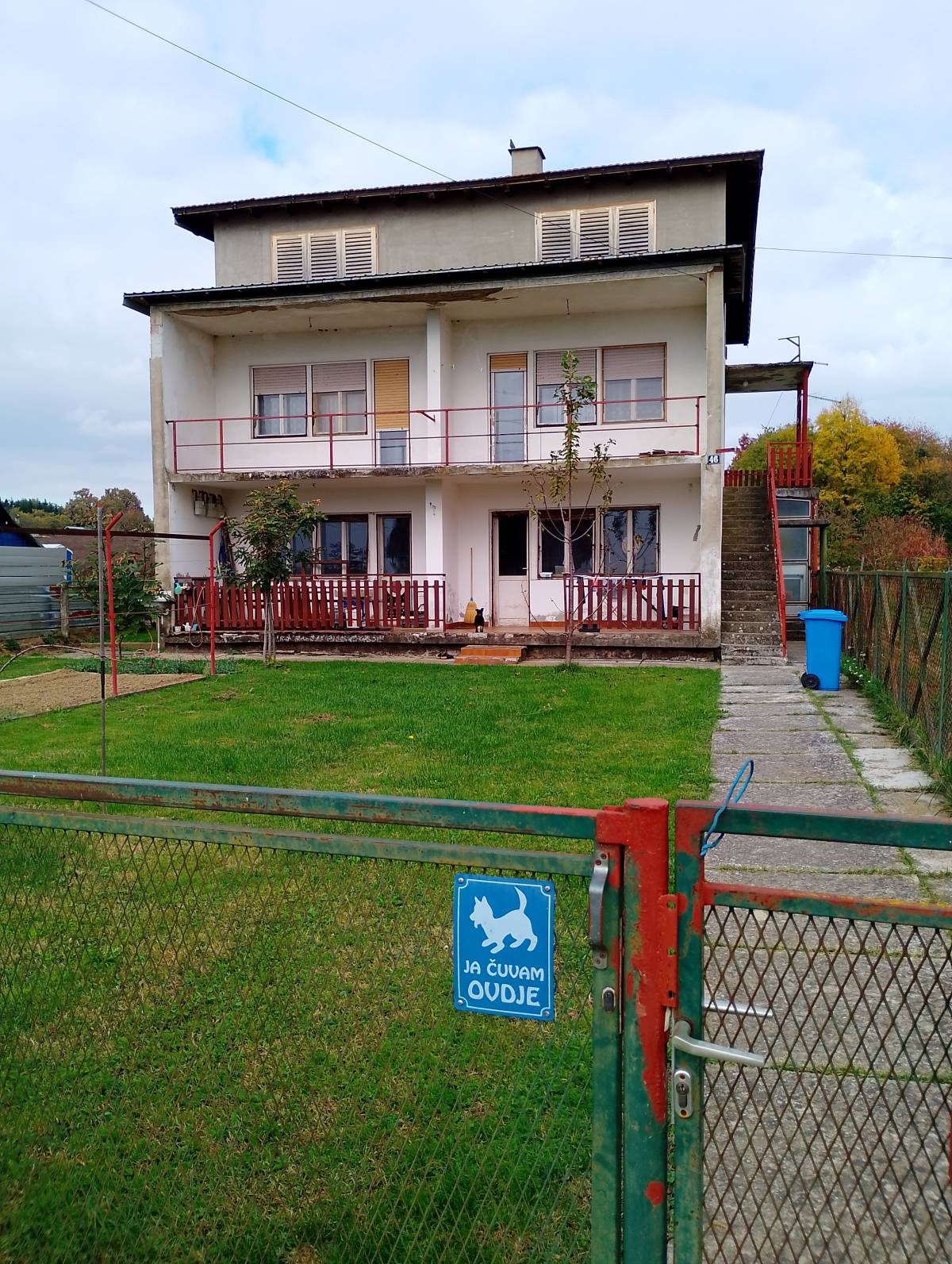 Etažni stan u kući