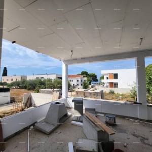 Fažana! Dvojna kuća s garažom u neposrednoj blizini mora i plaža!