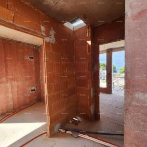 Fažana! Dvojna kuća s garažom u neposrednoj blizini mora i plaža!