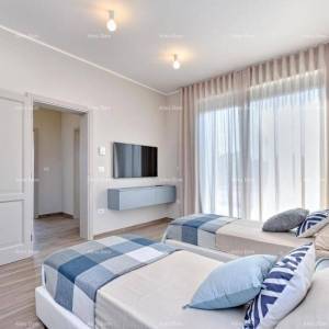 Fažana- Peroj- Prekrasna Vila sa bazenom s pogledom na more u blizini plaže