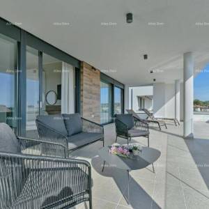 Fažana- Peroj- Prekrasna Vila sa bazenom s pogledom na more u blizini plaže