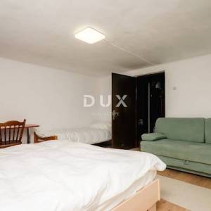 GORSKI KOTAR, MRKOPALJ - novoadaptirana goranska kuća s velikom okućnicom