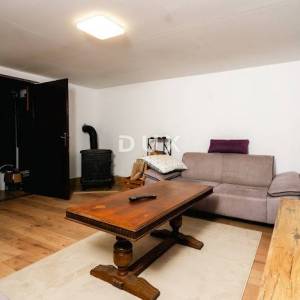 GORSKI KOTAR, MRKOPALJ - novoadaptirana goranska kuća s velikom okućnicom