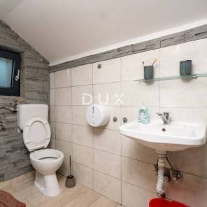 GORSKI KOTAR, MRKOPALJ - novoadaptirana goranska kuća s velikom okućnicom