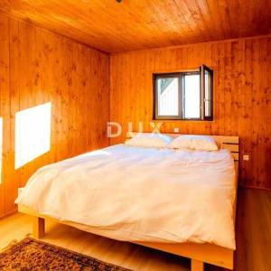 GORSKI KOTAR, MRKOPALJ - novoadaptirana goranska kuća s velikom okućnicom