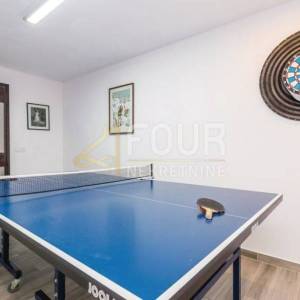 Gorski kotar, Vrbovsko, autohtona drvena kuća s velikom okućnicom