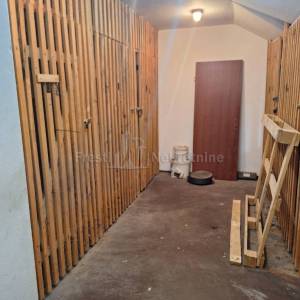 GOSPIĆ,CENTAR, STAN 46,18 m2 NAMJEŠTEN, 1.KAT, TOP LOKACIJA