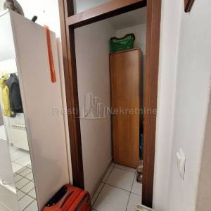 GOSPIĆ,CENTAR, STAN 46,18 m2 NAMJEŠTEN, 1.KAT, TOP LOKACIJA