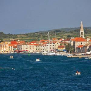 Grad Hvar, građevinsko zemljište M1 zona 3200 m2, ukupno 6500 m2