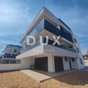 GRAD KRK, CENTAR - Dvoetažni penthouse s bazenom i panoramskim pogledom