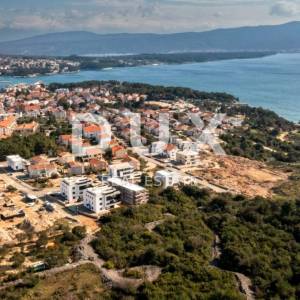 GRAD KRK, CENTAR - Dvoetažni penthouse s bazenom i panoramskim pogledom