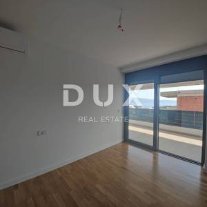 GRAD KRK, CENTAR - Dvoetažni penthouse s bazenom i panoramskim pogledom