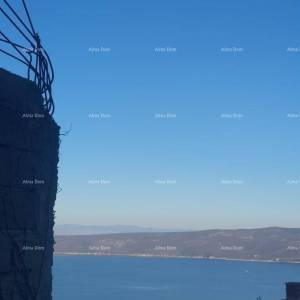 Građevinski teren s pogledom na more