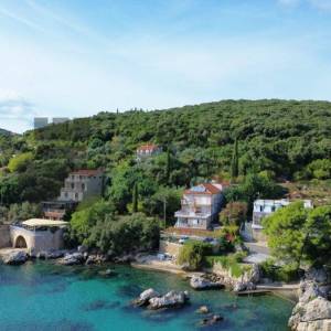 GRAĐEVINSKO ZEMLJIŠTE 1. RED DO MORA - MOLUNAT - CIJENA NA UPIT