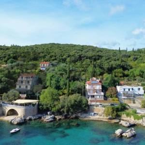 GRAĐEVINSKO ZEMLJIŠTE 1. RED DO MORA - MOLUNAT - CIJENA NA UPIT