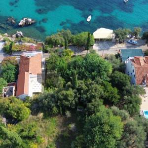 GRAĐEVINSKO ZEMLJIŠTE 1. RED DO MORA - MOLUNAT - CIJENA NA UPIT