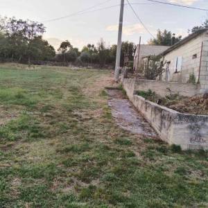 Građevinsko zemljište s pogledom na more i postojećim objektima – Koromani, Barban