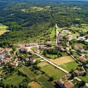 Gradevinsko zemljište sa projektom,Tinjan