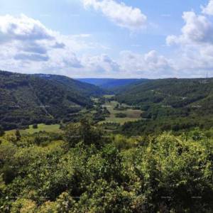 Gradevinsko zemljište sa projektom,Tinjan