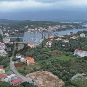 GRAĐEVINSKO ZEMLJIŠTE U LUMBARDI NA OTOKU KORČULI