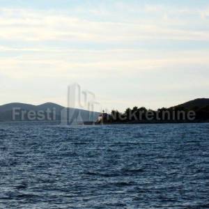 GRAĐEVINSKO ZEMLJIŠTE - UGLJAN 606 M2