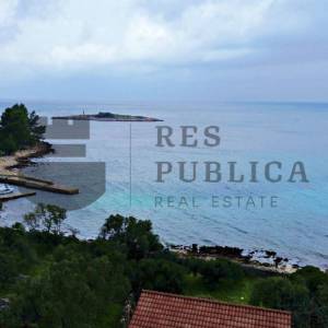 GRAĐEVINSKO ZEMLJIŠTE UZ MORE NA KORČULI