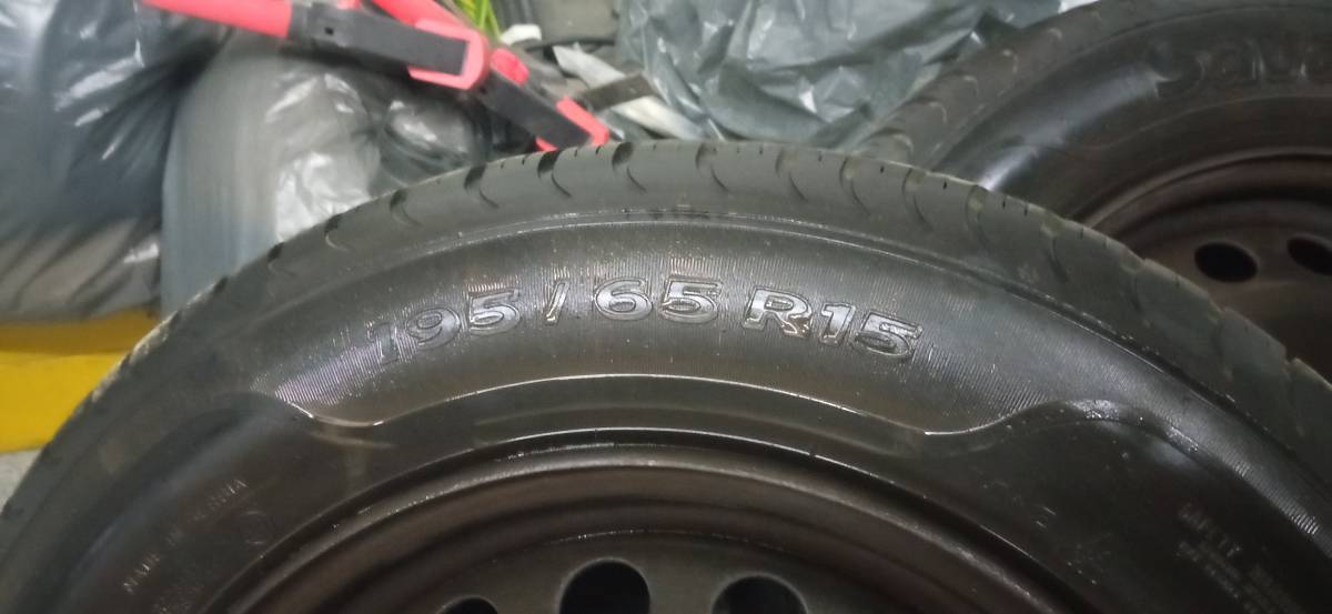 Gume cjelogodišnje Sava 195/65/15 4 kom. na čeličnim felgama.