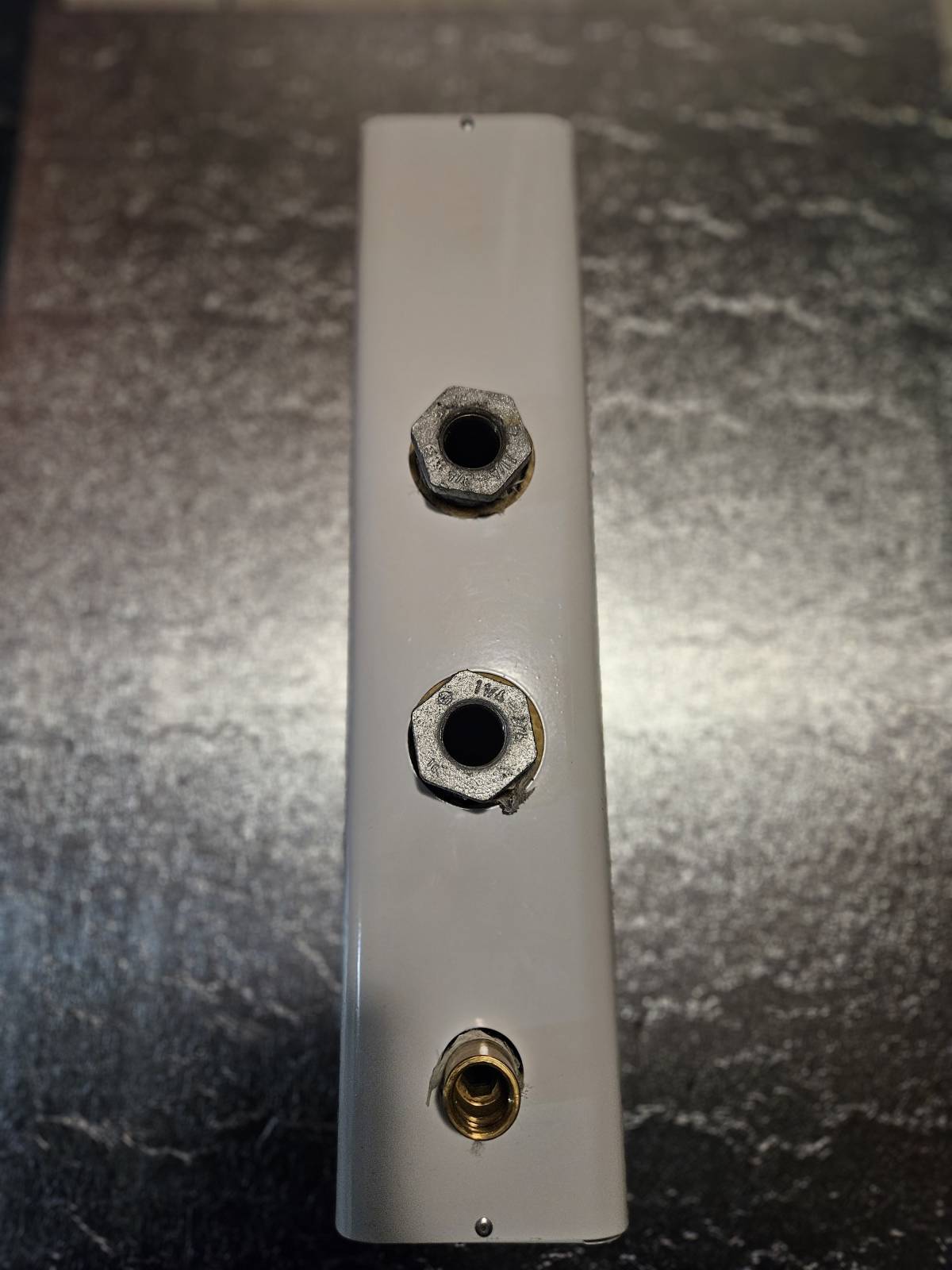 Hidraulična skretnica s izolacijom s nosačem 5/4