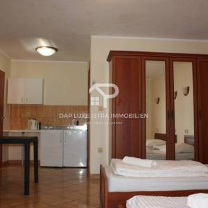 Hotel - Apartmanska kuća Medulin s bazenom i pogledom na more 