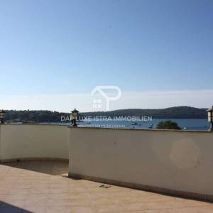 Hotel - Apartmanska kuća Medulin s bazenom i pogledom na more 