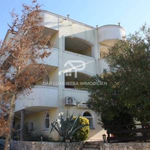 Hotel - Apartmanska kuća Medulin s bazenom i pogledom na more 