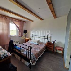 Hreljin, samostojeća kuća s 2 stana, velika okućnica