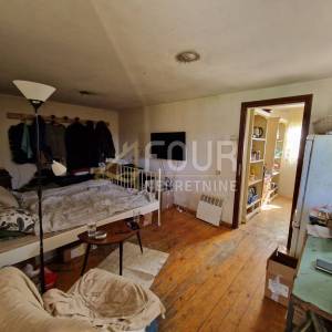 Hreljin, samostojeća kuća s 2 stana, velika okućnica