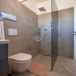 Hrvatska, Vir, dvojna kuća s bazenom i pogledom na more, 187 m²