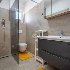 Hrvatska, Vir, dvojna kuća s bazenom i pogledom na more, 187 m²