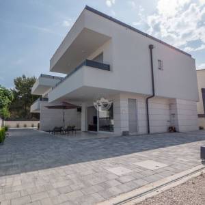 Hrvatska, Vir, dvojna kuća s bazenom i pogledom na more, 187 m²