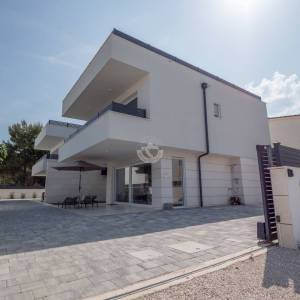 Hrvatska, Vir, dvojna kuća s bazenom i pogledom na more, 187 m²